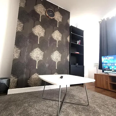 Luxury Central Luton - King-Size Apartment - Free Parking - Free Wi-Fi - Near Shops & Ltn Airport Exterior photo