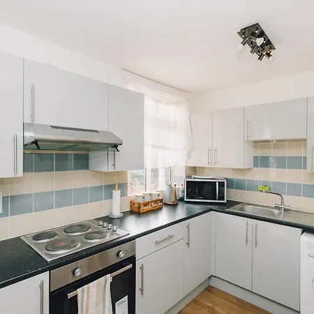 Luxury Central Luton - King-Size Apartment - Free Parking - Free Wi-Fi - Near Shops & Ltn Airport Exterior photo