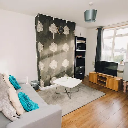 Luxury Central Luton - King-Size Apartment - Free Parking - Free Wi-Fi - Near Shops & Ltn Airport Exterior photo