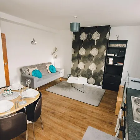 Luxury Central Luton - King-Size Apartment - Free Parking - Free Wi-Fi - Near Shops & Ltn Airport Exterior photo