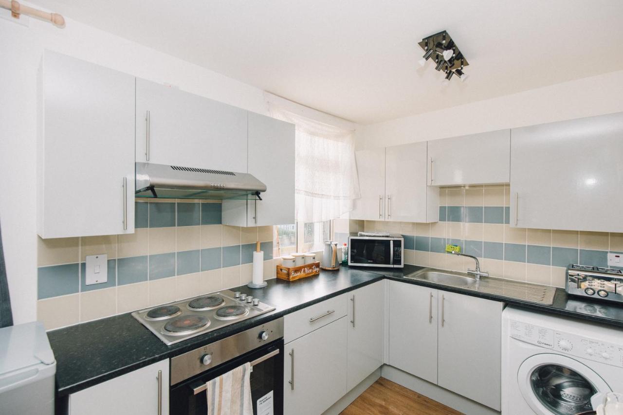 Luxury Luton - King-size - Free Parking - Free Wi-fi - Near Shops & Ltn Airport Apartment *