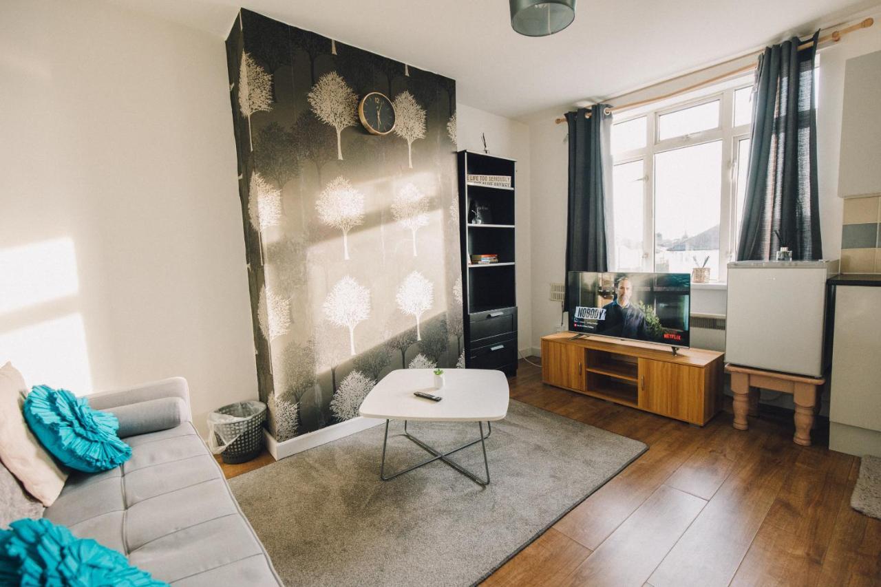 Apartment Luxury Luton - King-size - Free Parking - Free Wi-fi - Near Shops & Ltn Airport *