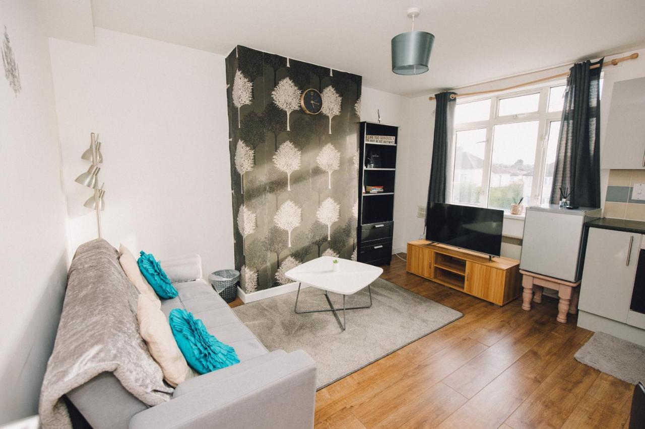 Luxury Luton - King-size - Free Parking - Free Wi-fi - Near Shops & Ltn Airport *
