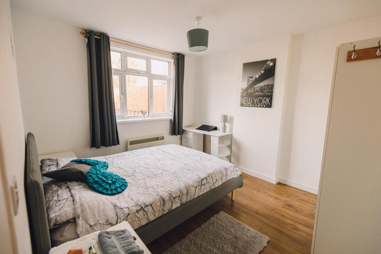 Apartment Luxury Luton - King-size - Free Parking - Free Wi-fi - Near Shops & Ltn Airport