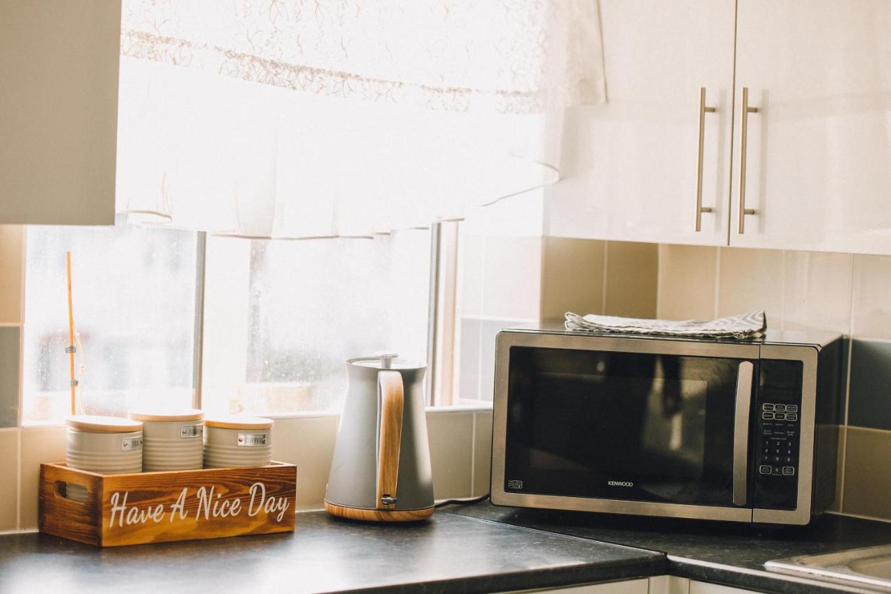 Luxury Luton - King-size - Free Parking - Free Wi-fi - Near Shops & Ltn Airport Apartment