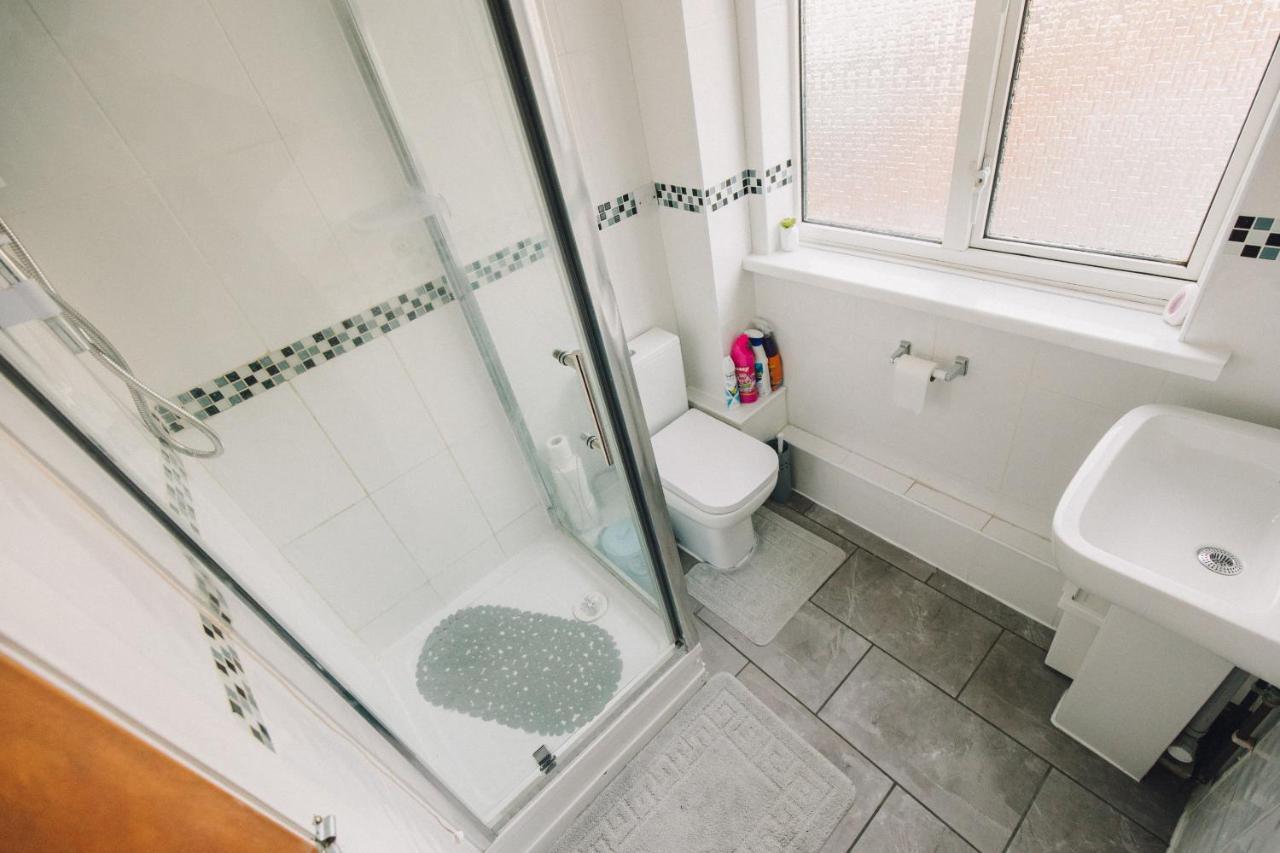 Luxury Luton - King-size - Free Parking - Free Wi-fi - Near Shops & Ltn Airport *