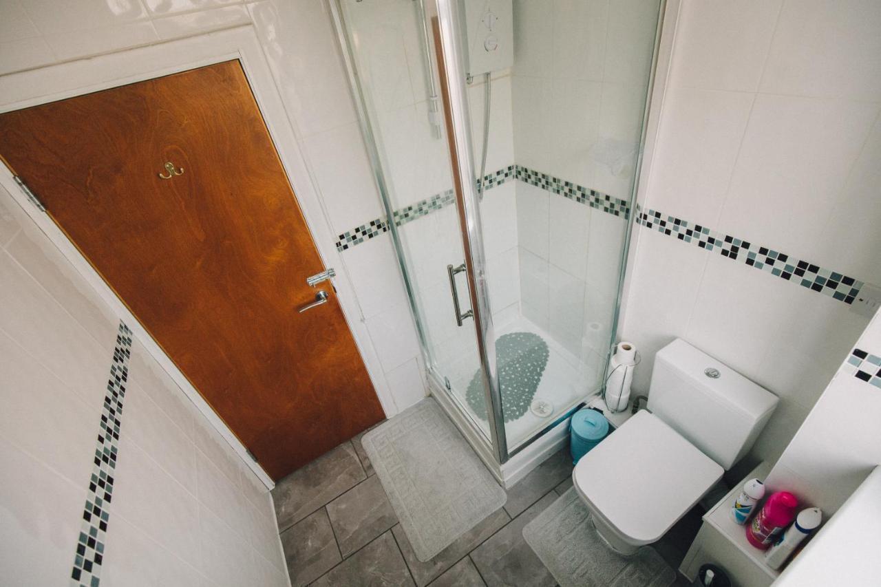 Luxury Luton - King-size - Free Parking - Free Wi-fi - Near Shops & Ltn Airport Apartment *