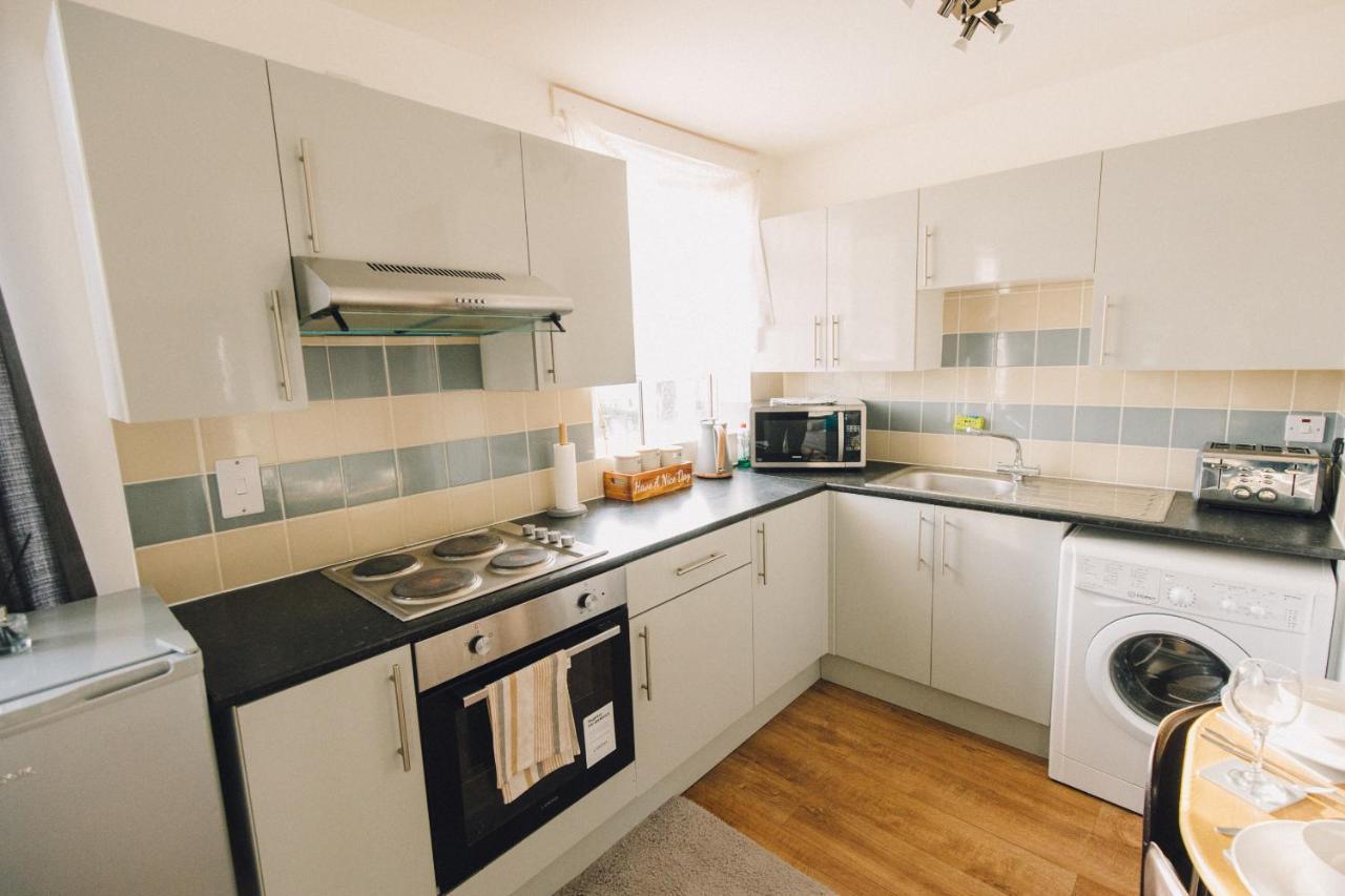 Luxury Luton - King-size - Free Parking - Free Wi-fi - Near Shops & Ltn Airport Apartment *